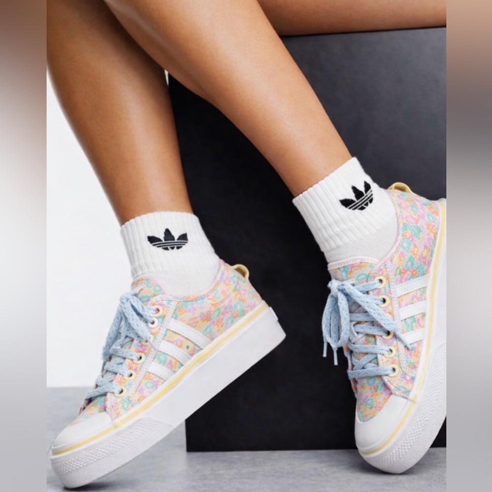 Size 9 - Disney x adidas Nizza Bambi - Floral - Picture 2 of 7